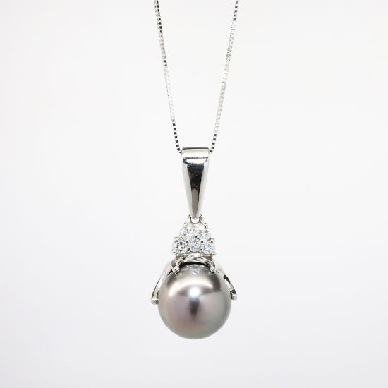 Picture of 18k White Gold Tahitian Cultured Pearl & Diamond Necklace 