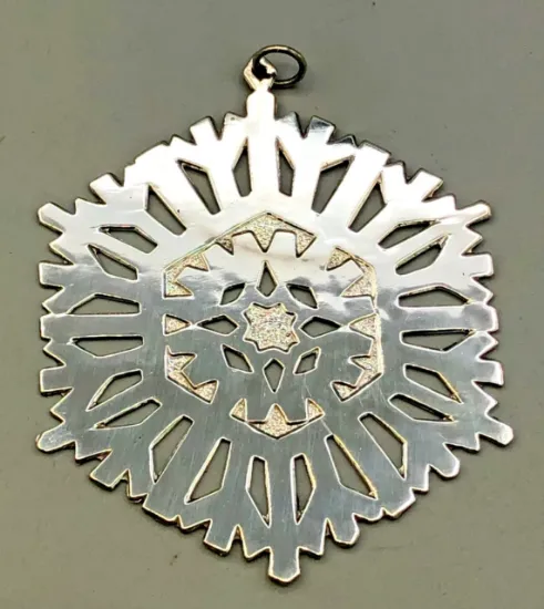 Picture of 1972 MMA (Metropolitan Museum of Art) Annual Sterling Silver Snowflake Ornament