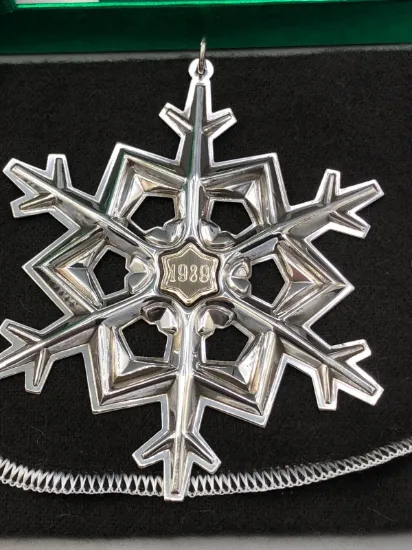 Picture of Gorham Sterling Silver 1989 Annual Snowflake Ornament, with box
