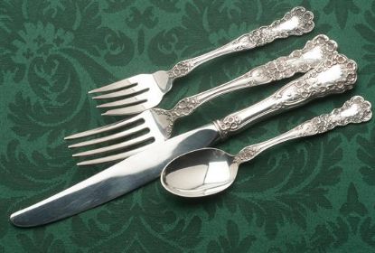 Picture of 4-Piece Dinner Place Setting with Modern Blade Knife