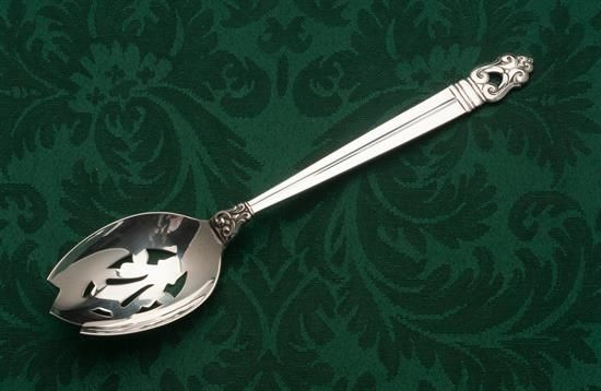 Picture of Pierced Tableserv.spn