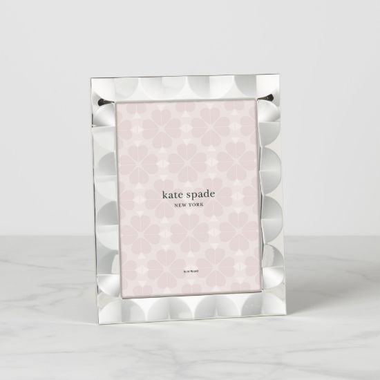 Picture of New 8x10" Silver Scallop Photo Frame
