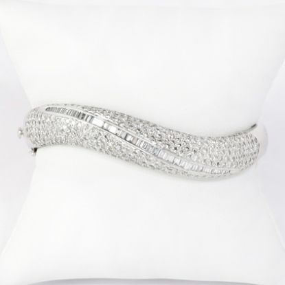 Picture of 18k White Gold and Pavé Set Diamond Hinged Bangle Bracelet