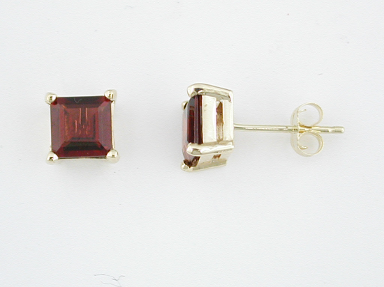 Picture of 14k Yellow Gold Princess Cut Garnet Earrings Studs