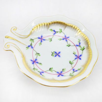 Picture of Small Porcelain Shell Dish