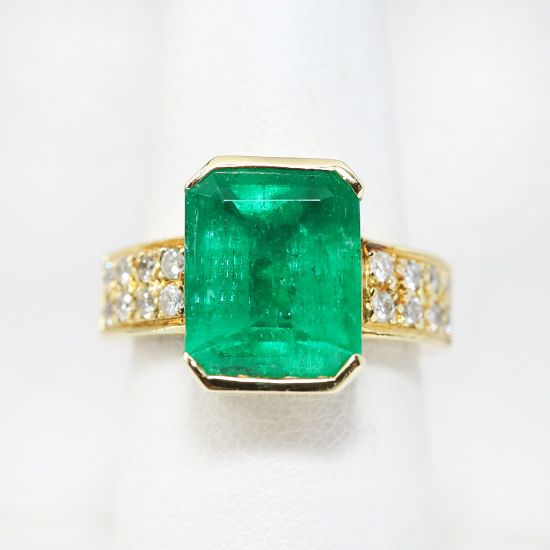 Picture of 14k Yellow Gold Emerald & Diamond Ring