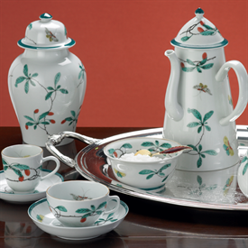 Show products in the Famille Verte pattern