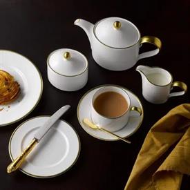 Show products in the Accentuate Gold pattern