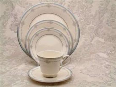 Picture for pattern Lisa, Gold Rim