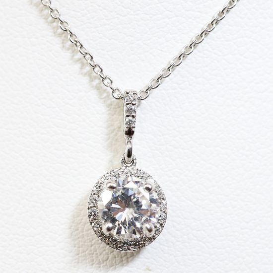 Picture of 18k White Gold Diamond Pendant