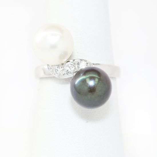 Picture of Platinum Black & White Pearl with Diamond Ring
