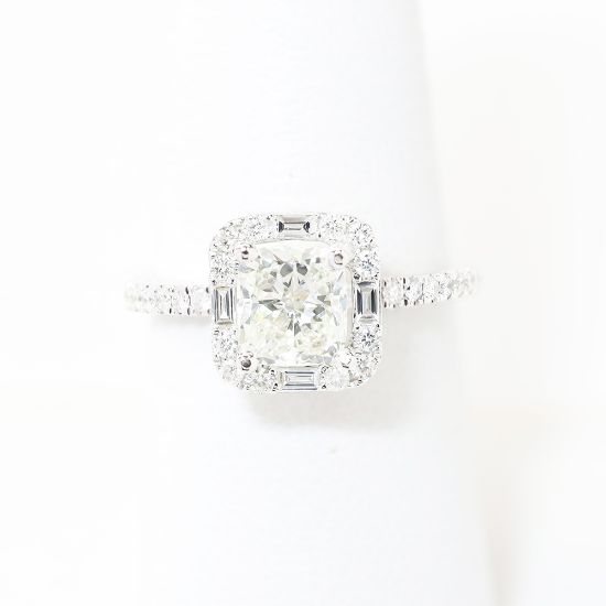 Picture of 18k White Gold Brilliant Cushion Cut Diamond Ring