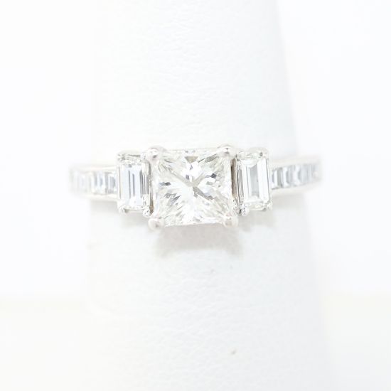 Picture of 18k White Gold Diamond Ring 