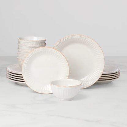 Picture of New 18-Piece Dinnerware Set