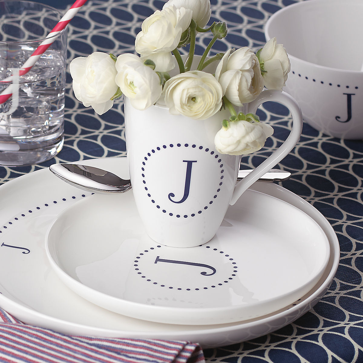 Show products in the ID, Navy Dots pattern