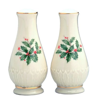 Picture of Sculpted Salt & Pepper Shaker Set
