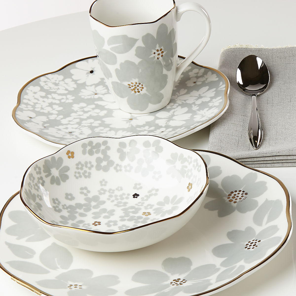 Show products in the Scattered Petals pattern